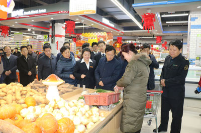 市區(qū)主要領導開展春節(jié)前食品安全檢查，確保農副產品銷售安全